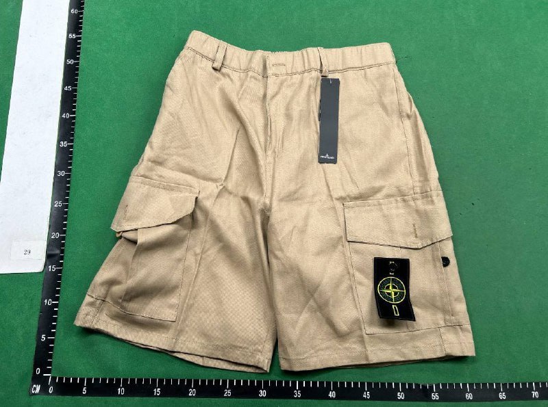 Stone island shorts   (28 CP)