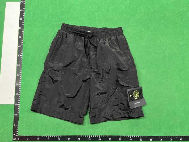 Stone island shorts   (28 CP)