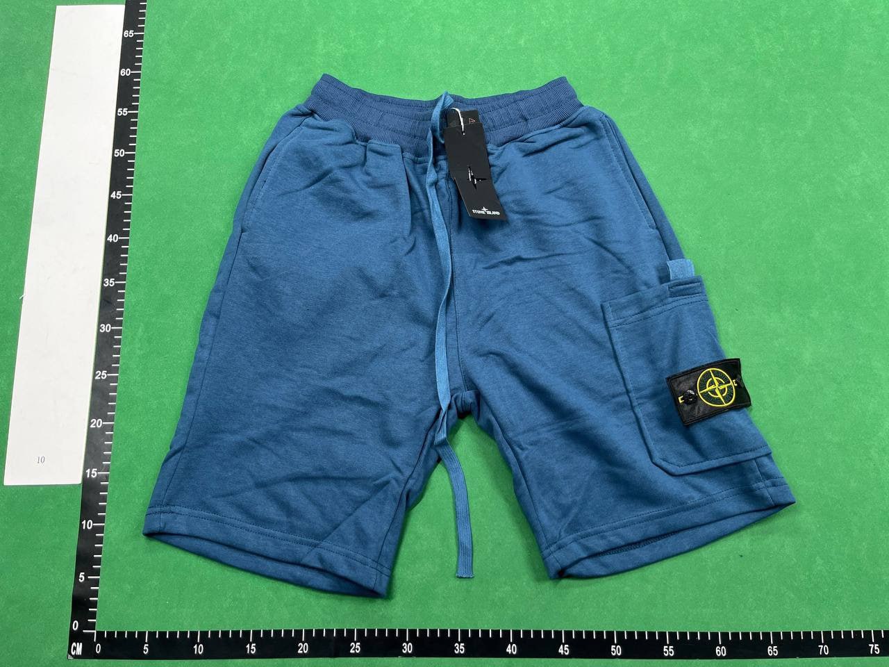 Stone island shorts   (28 CP)