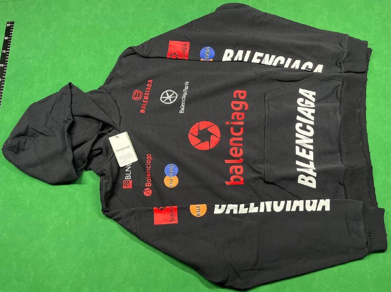 Balenciaga hoodie  (36 CP)