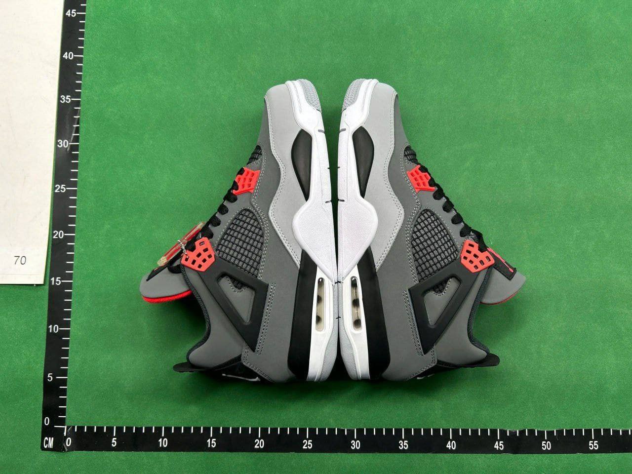 Air Jordan 4 (26 CP)